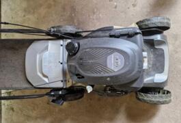 Location outil Tondeuse Thermique Honda près de Saint-Étienne-de-Montluc