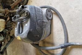 Location outil Aspirateur eau poussière Électrique Karcher près de Saint-Étienne-de-Montluc