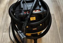 Location outil Aspirateur eau poussière Électrique Dewalt près de Neuilly-sur-Marne
