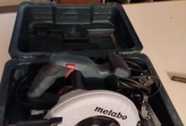 Location outil Scie circulaire Électrique Metabo près de Creuzier-le-Vieux