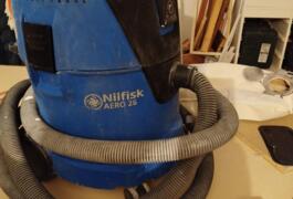 Location outil Aspirateur eau poussière Électrique Nilfisk près de Creuzier-le-Vieux
