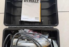 Location outil Scie circulaire Électrique Dewalt près de Fréjus