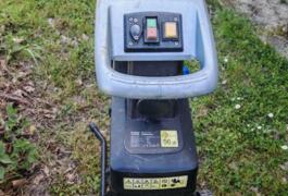 Location outil Broyeur de végetaux Électrique près de Quincy-sous-Sénart