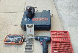 Location outil Perceuse Sans-fil Bosch près de Saint-Ouen-sur-Seine