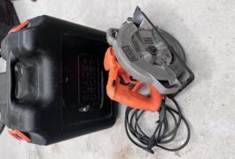 Location outil Scie circulaire Électrique Black et decker près de Verrières-le-Buisson