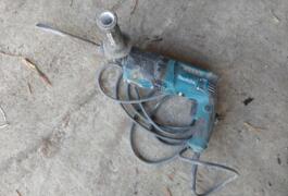 Location outil Burineur perforateur électrique Makita près de Soulignonne