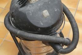 Location outil Aspirateur eau poussière Électrique près de La Roche-sur-Yon