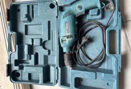 Location outil Perceuse Électrique Makita près de Saint-Lambert-la-Potherie
