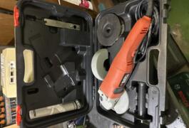 Location outil Meuleuse Électrique Black et decker près de Les Ormes-sur-Voulzie