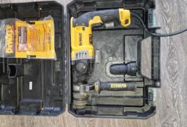 Location outil Burineur perforateur Électrique Dewalt près de Morestel