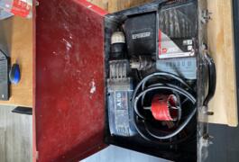 Location outil Perceuse Électrique Aeg près de Écurie