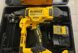 Location outil Agrafeuse Électrique Dewalt près de Le Porge