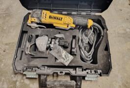 Location outil Outil multifonction Électrique Dewalt près de Saint-Rémy