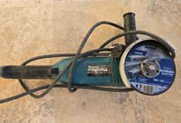 Location outil Meuleuse Électrique Makita près de Junas