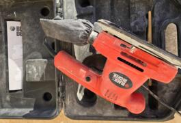 Location outil Ponceuse Électrique Black et decker près de Junas