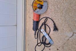 Location outil Meuleuse Électrique Black et decker près de Auxerre