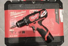 Location outil Perceuse Sans-fil Milwaukee près de Barjols
