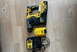 Location outil Burineur perforateur Électrique Dewalt près de La Biolle