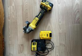 Location outil Meuleuse Électrique Dewalt près de La Biolle