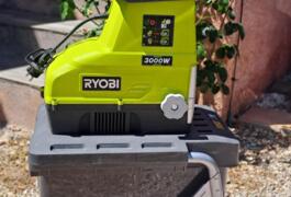 Location outil Broyeur de végetaux Électrique Ryobi près de Le Cannet-des-Maures