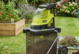 Location outil Broyeur de végetaux Électrique Ryobi près de Janzé