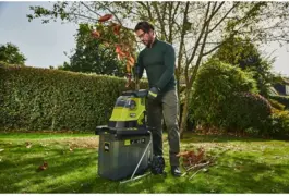 Location outil Broyeur de végetaux Électrique Ryobi près de Chaponnay