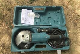Location outil Meuleuse Électrique Makita près de Ouveillan