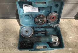 Location outil Meuleuse Électrique Makita près de Ouveillan