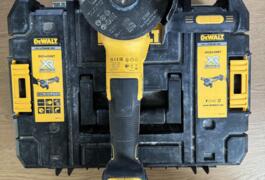 Location outil Meuleuse Sans-fil Dewalt près de Chezelles