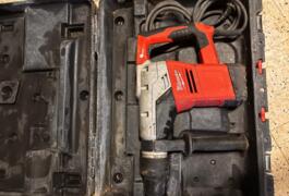 Location outil Burineur perforateur Électrique Milwaukee près de Saint-Amand-Montrond