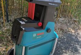 Location outil Broyeur de végetaux Électrique Bosch près de Chaussan