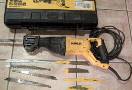 Location outil Scie sabre Électrique Dewalt près de Chaussan