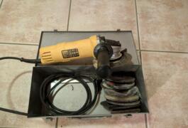 Location outil Meuleuse Électrique Dewalt près de Chaussan