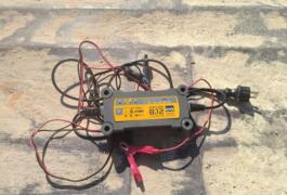 Location outil Chargeur de batterie Électrique près de Donnazac