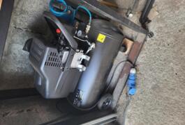 Location outil Compresseur Électrique Divers près de Cléder
