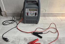 Location outil Chargeur de batterie Électrique près de Bollène