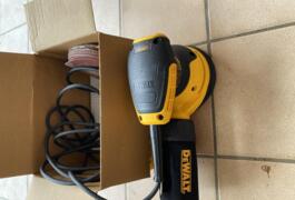 Location outil Ponceuse Électrique Dewalt près de Halluin