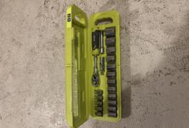 Location outil Clé à douille Coffret Ryobi près de Saint-Maur-des-Fossés