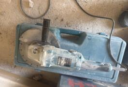 Location outil Meuleuse Électrique Makita près de Reims