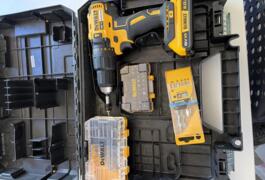 Location outil Perceuse Sans-fil Dewalt près de Neuville-en-Ferrain