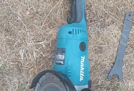 Location outil Meuleuse Électrique Makita près de Carrières-sur-Seine