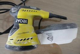 Location outil Ponceuse Électrique Ryobi près de Farbus