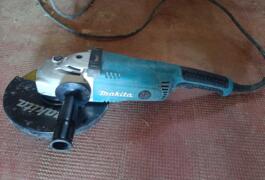 Location outil Meuleuse Électrique Makita près de Inguiniel