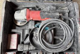 Location outil Meuleuse Électrique Milwaukee près de Vexin-sur-Epte