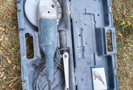 Location outil Meuleuse Électrique Bosch près de Niévroz