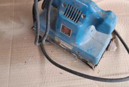 Location outil Ponceuse vibrante Électrique Black et decker près de Plaintel