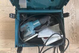 Location outil Ponceuse Électrique Makita près de Dunkerque