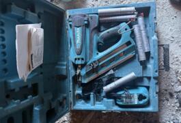 Location outil Cloueur Gaz Makita près de Vedène
