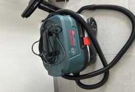 Location outil Aspirateur Électrique Bosch près de Rives-du-Loir-en-Anjou