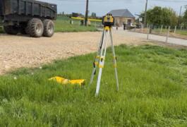Location outil Laser tournant Leica près de Saint-Aubin-Épinay